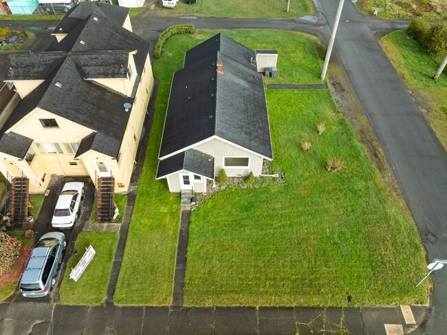 Building Photo - 3033 Sumner Ave