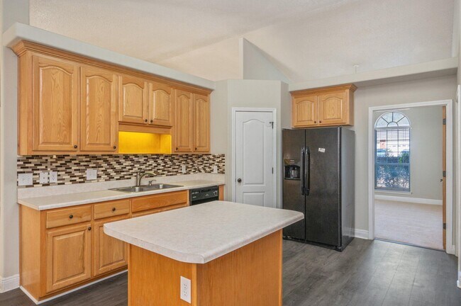 Building Photo - 654 Territory Ln