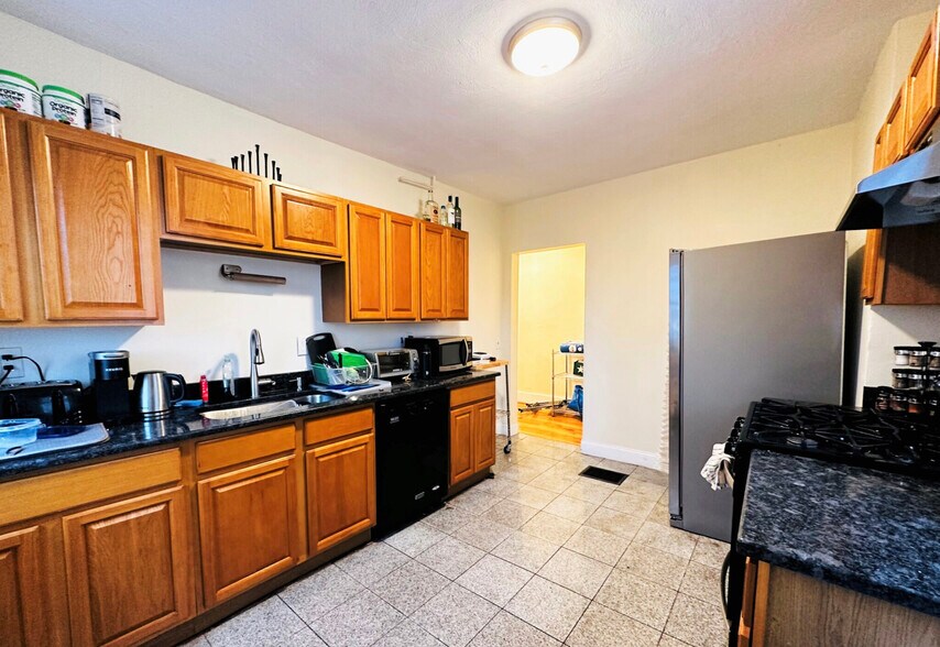 Building Photo - 20 Wadsworth St