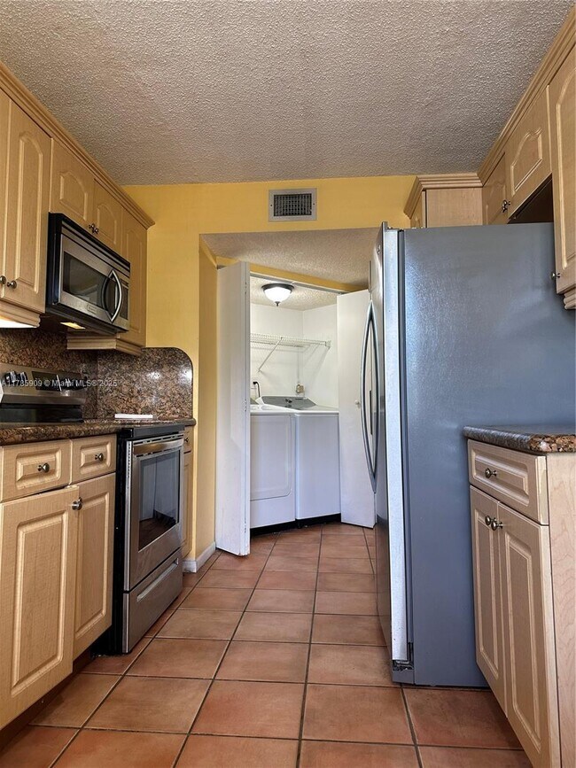 Building Photo - 2653 SE 20th Ct