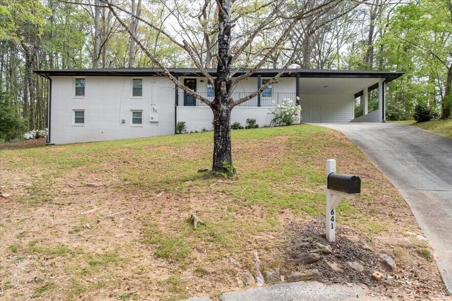 Building Photo - 641 Amber Pl SW