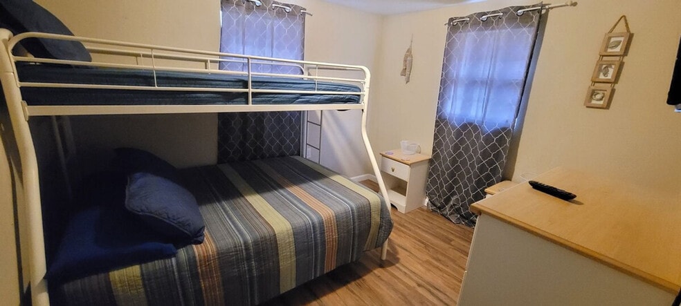 Building Photo - 1106 Fournier Ave