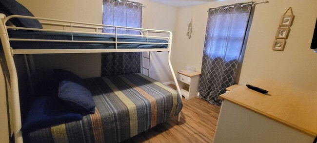 Building Photo - 1106 Fournier Ave