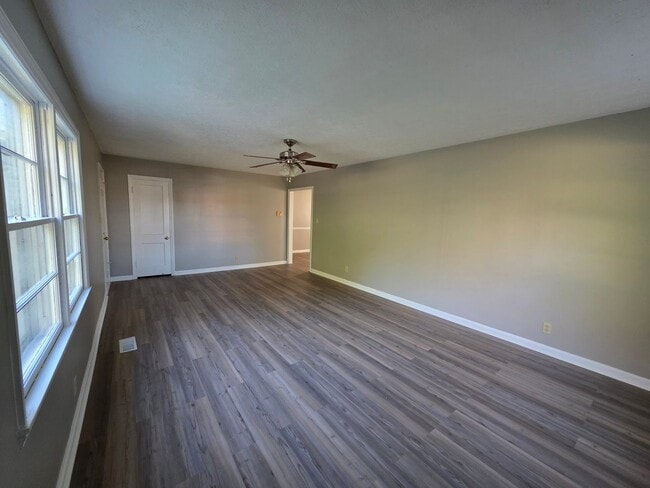 Building Photo - Holiday SPECIAL!! One Month FREE with a 13...