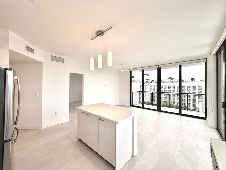 Building Photo - 1910 NW 1st Pl