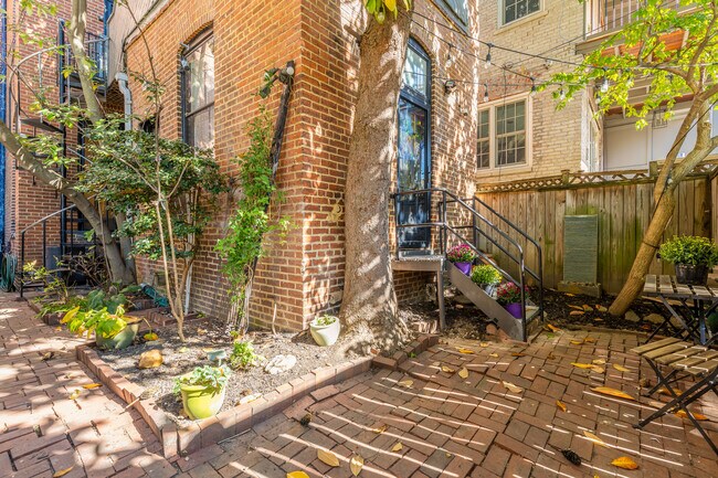 Building Photo - 1740 R St NW