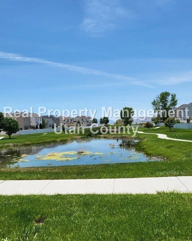 Building Photo - 93 Kintail St