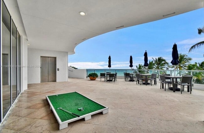 Building Photo - 17375 Collins Ave