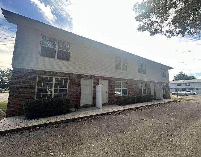 Building Photo - 2BD/1.5B Apartment in Adel