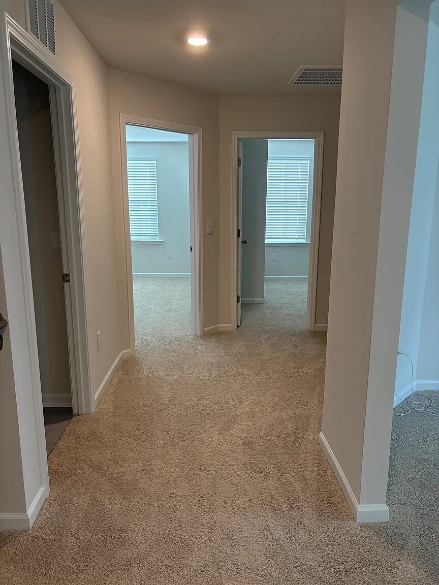 Building Photo - Room in House on Moore Crk Dr