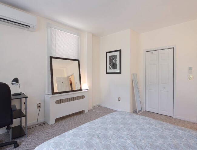 Building Photo - 5019 Roland Ave