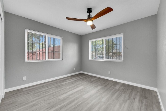 Building Photo - 1046 N Clifford Ave