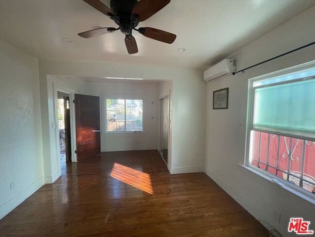 Building Photo - 547 Brooks Ave