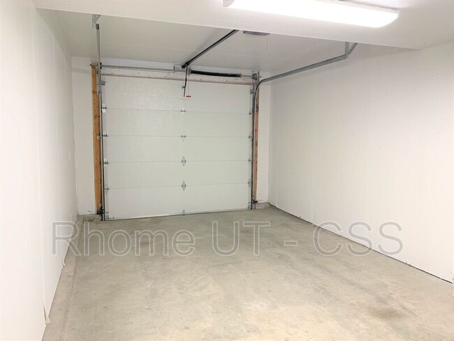 Building Photo - 14855 S Treseder St