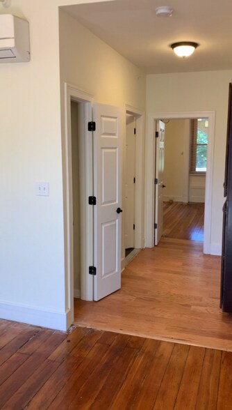 Building Photo - 33 S Lake Ave