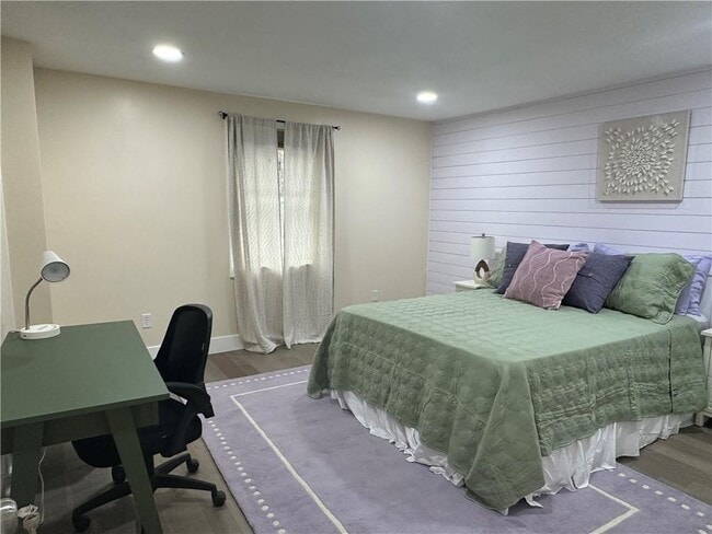 Building Photo - 351 New London Ave