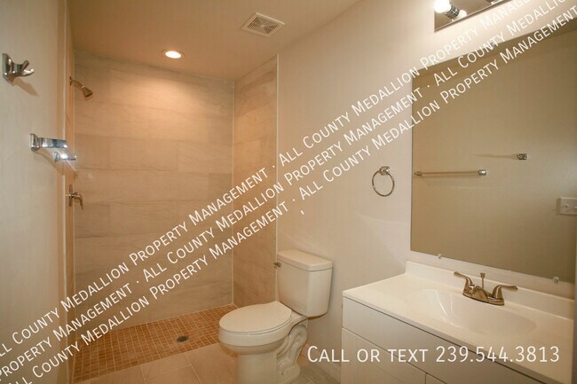 Building Photo - 1309 SE 8th Pl