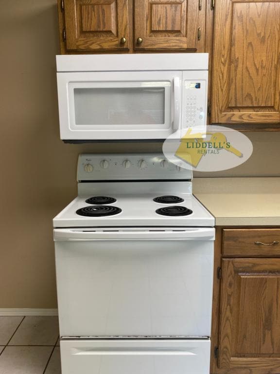 Building Photo - 219 Academy Dr