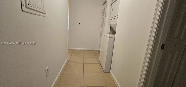 Building Photo - 5800 W Sample Rd