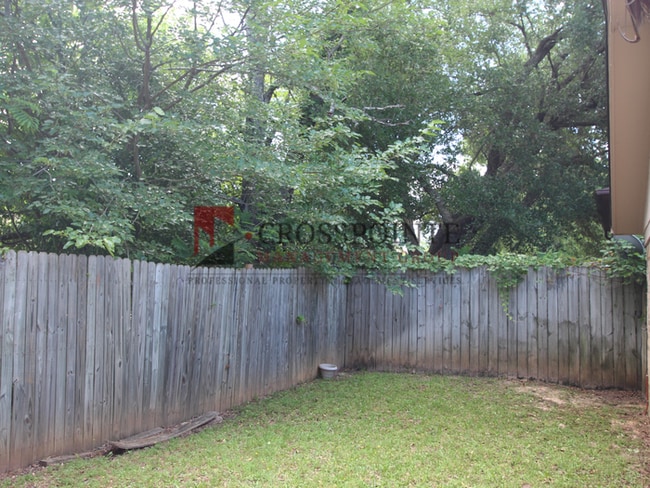 Building Photo - Adorable 3-bedroom, 2-bath duplex with 2-car garage in The Highlands Addition
