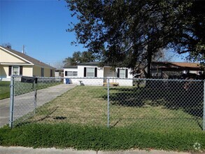 Building Photo - 320 17th St N