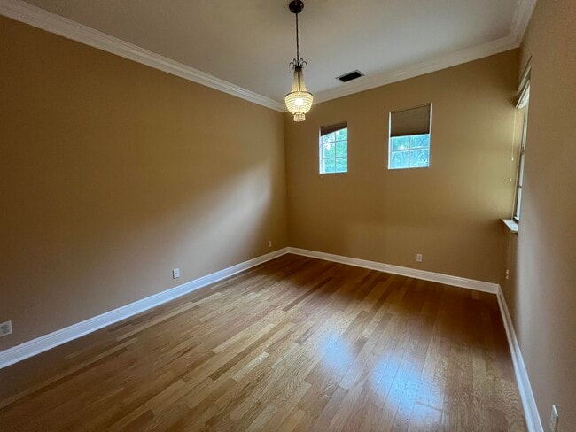 Building Photo - 270 NE 69th Cir