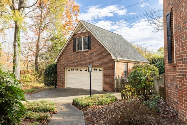 Building Photo - Charming Charleston Style 3-Bedroom Home w...