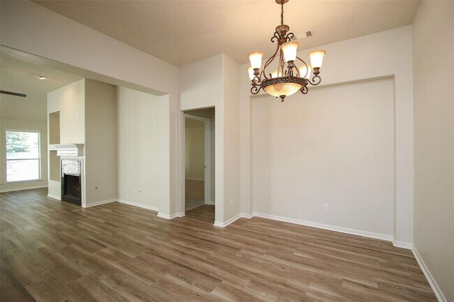 Building Photo - 43 N Veranda Ridge Dr
