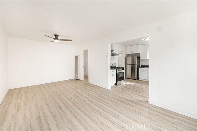 Building Photo - 13812 Oxnard St