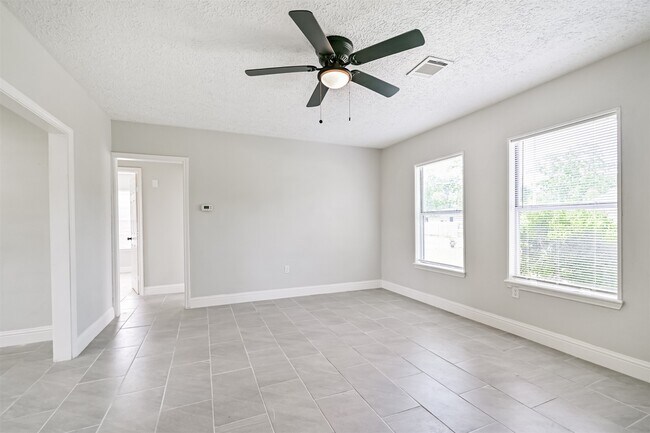 Building Photo - 5007 Northridge Dr