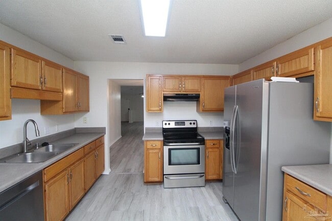 Building Photo - 2432 Gulf Breeze Ave