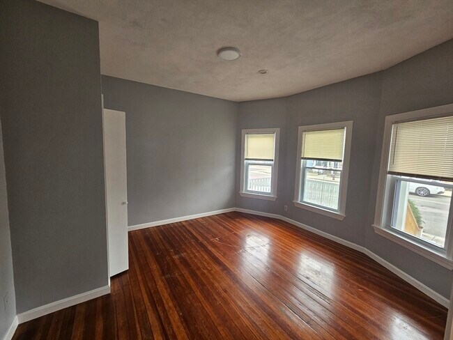 Building Photo - 320 Highland Ave