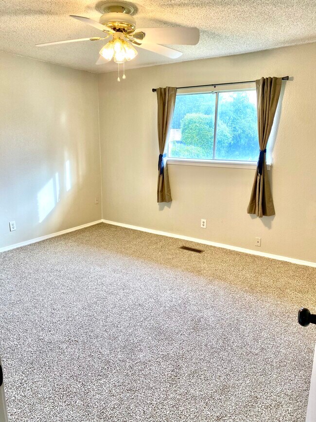 Building Photo - 305 W Quantico St