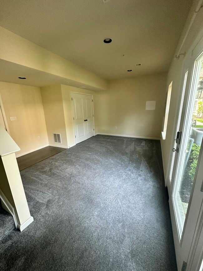 Building Photo - 123 High Pointe Dr