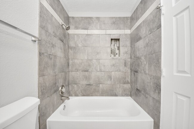 Building Photo - 10603 Thorncliff Dr