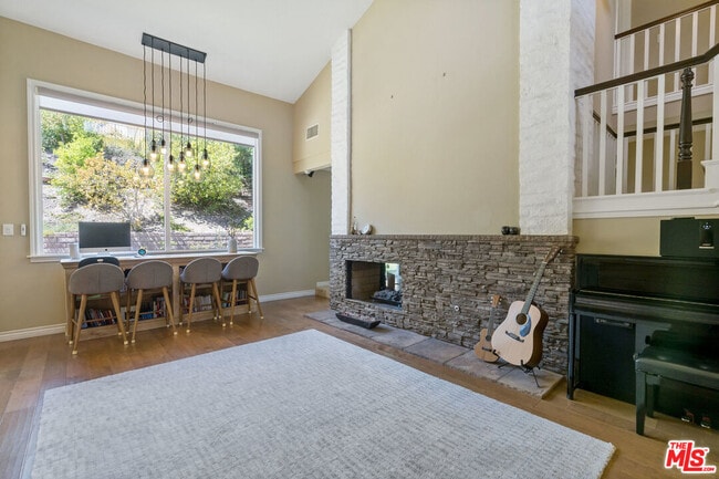 Building Photo - 683 Triunfo Canyon Rd