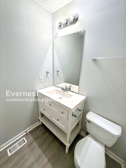 Building Photo - 2002 Grove Way