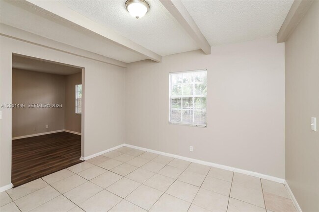 Building Photo - 3637 Ave Montresor