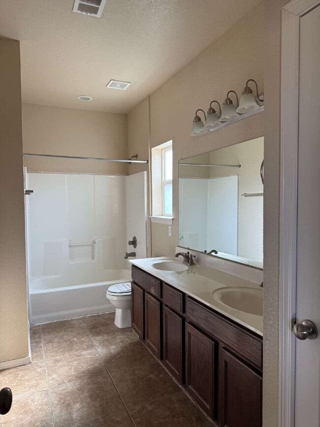 Building Photo - Cozy three-bedroom two bath at a great location! 10429 Silvercloud Drive, El Paso, Texas 79924