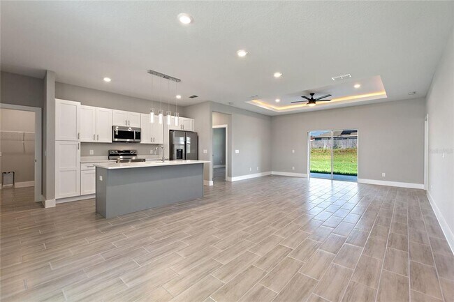 Building Photo - 643 James Ct