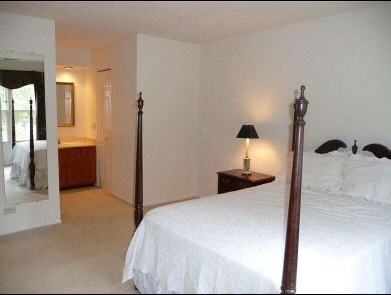 Building Photo - 1335 Cromwell Ct
