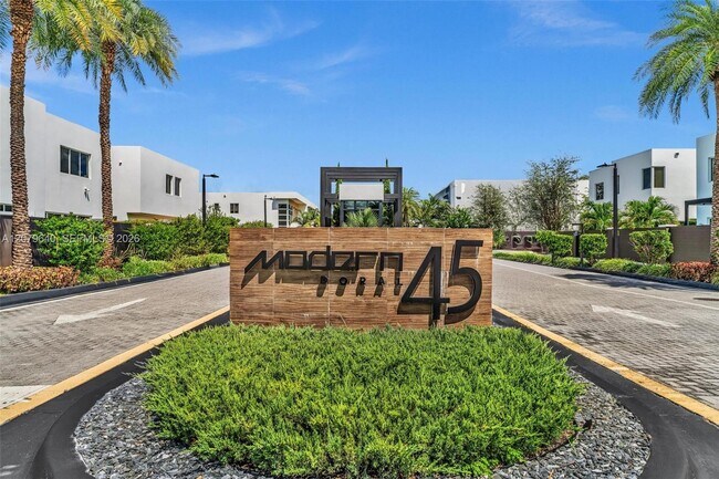 Building Photo - 9870 NW 74th Terrace