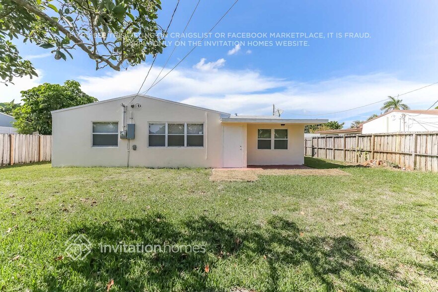 Building Photo - 7560 Pierce St