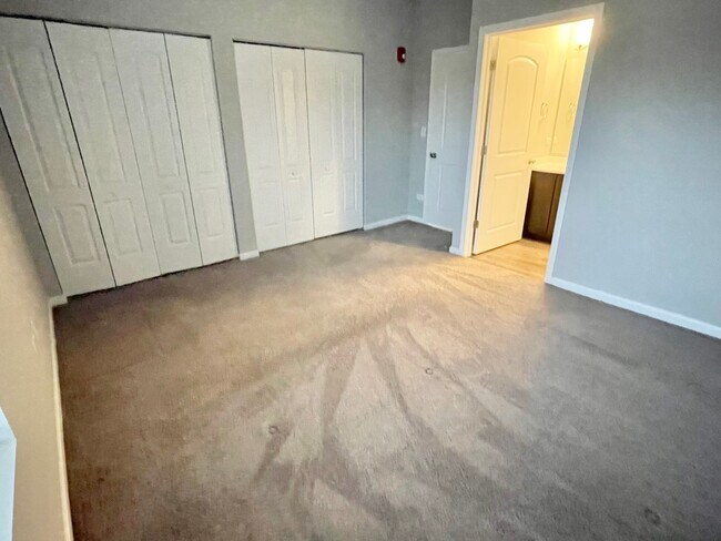 Building Photo - 809 E Main St