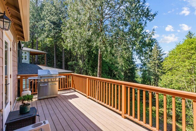 Building Photo - 3 Bed, 3 Bath Custom Built Home in Sudden Valley