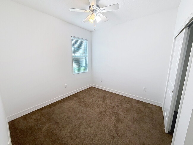 Building Photo - Welcome home to this gorgeous 4-bedroom, 2-bath home!