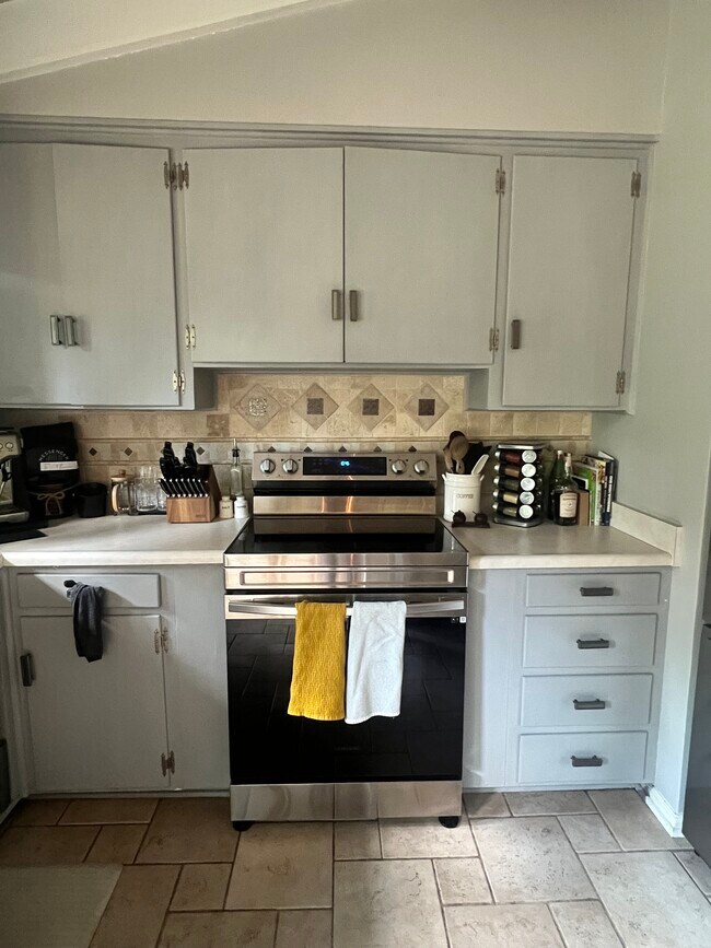 Building Photo - 5411 W 76th St