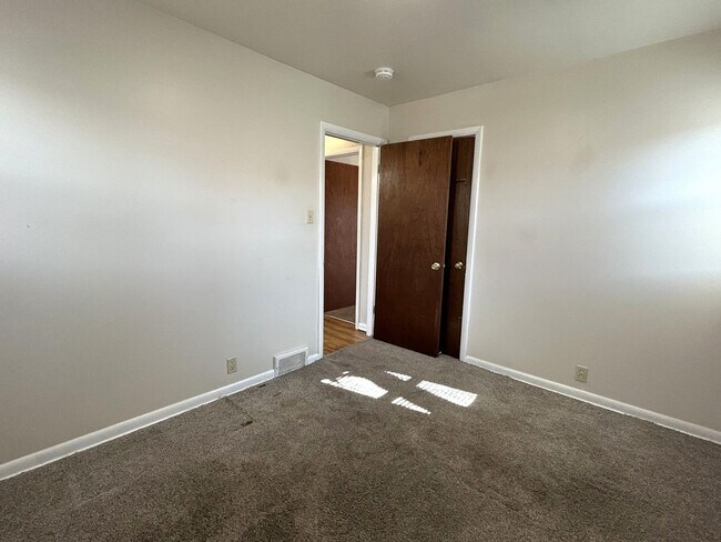 Building Photo - 821 Skyline Dr