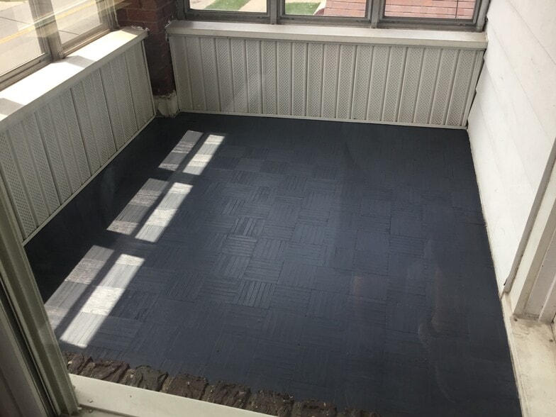 Building Photo - 918 W 32nd St