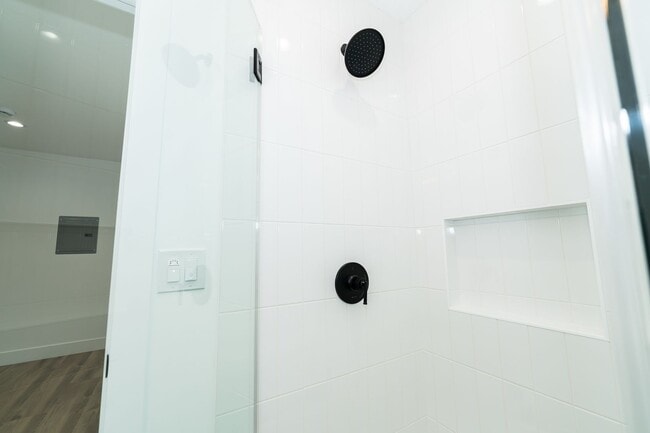 Building Photo - 7020 Schroll St